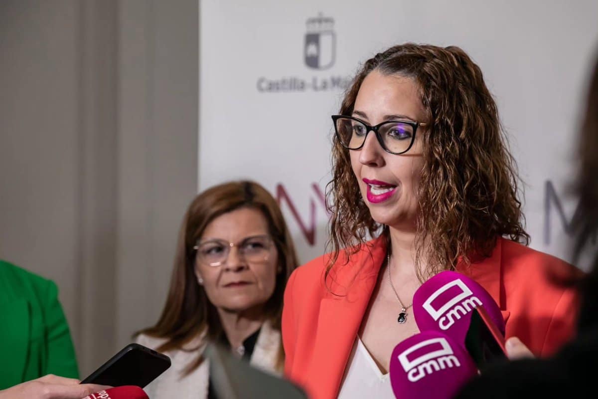 Unas 250 mujeres en C-LM portan pulseras antimaltrato y ninguna ha fallado, según el Gobierno regional