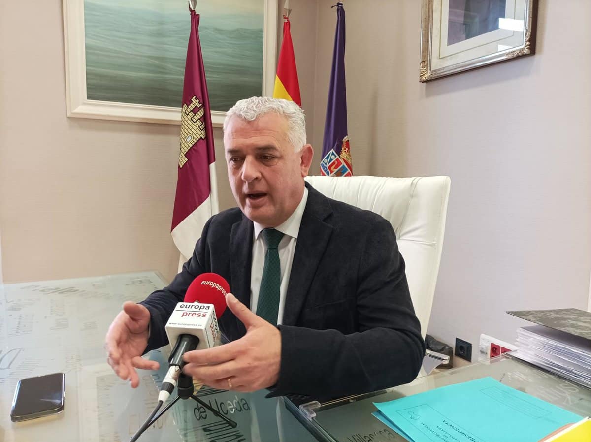 Vega acusa al PP de buscar la "crispación" con la polémica de las videocámaras de vigilancia en pueblos de Guadalajara