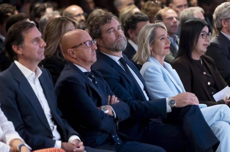 Velázquez no está preocupado por el pacto con Vox tras la presencia de la vicealcaldesa de Toledo en la Fundación Atenea