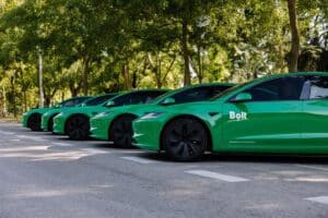 VÍDEO: CLM tramitará borrador para regular los VTC que incluirá precontratación obligatoria y una ratio respecto a taxis