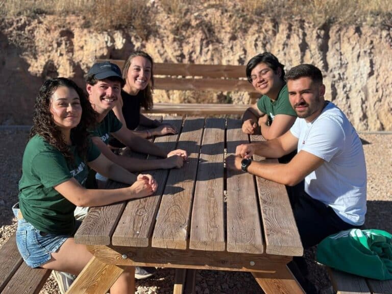 VÍDEO: Cuatro becarios rurales del MITECO dejan huella en su estreno laboral en Fresneda de la Sierra