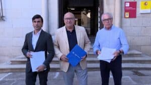 VÍDEO: PP entrega 2.000 firmas de pueblos de Hormigos y El Carpio pidiendo más guardias civiles en comarca de Torrijos