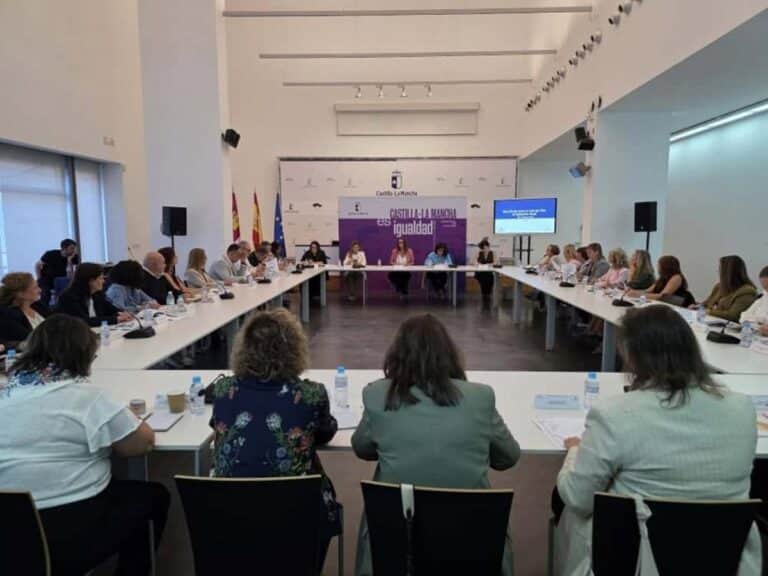 VÍDEO: Estrategia frente a la trata y un "mapeo" con cifras de mujeres afectadas, primeros pasos de la mesa regional