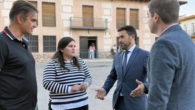 Vox lamenta la "ineficacia" de Junta en el incendio de Peñalba de la Sierra y exige más medios para combatir las llamas