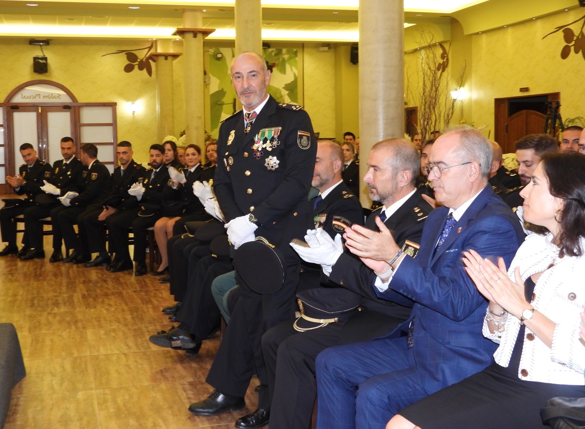Compromiso con la Seguridad y el Orden Público: Miguel Ángel Ruiz en el Día de la Policía Nacional 3