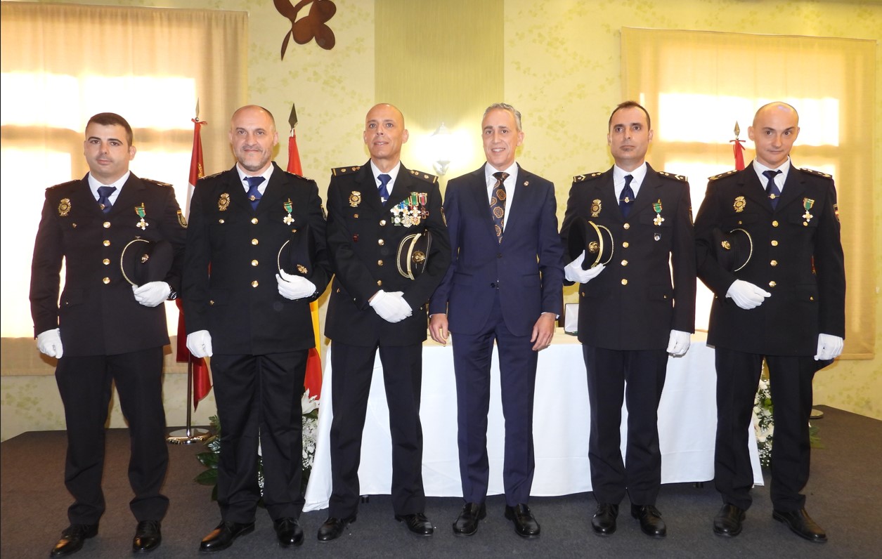 Compromiso con la Seguridad y el Orden Público: Miguel Ángel Ruiz en el Día de la Policía Nacional 1