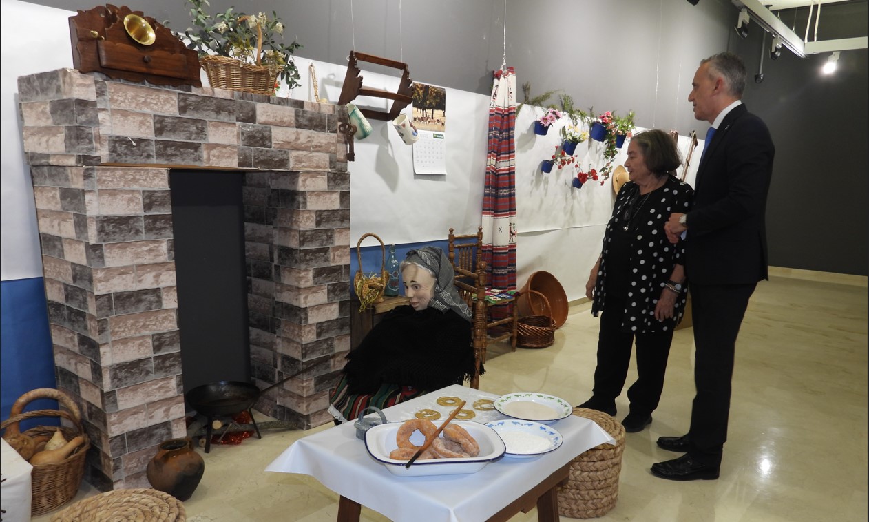 El regidor de Puertollano resalta la importancia de lo rural en la inauguración de la muestra “Un rincón rural” de AFAMMER 22