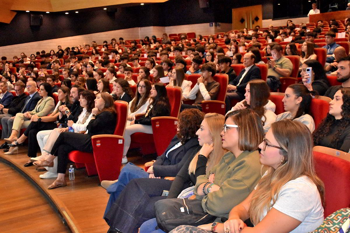 Superando Obstáculos Juveniles: Adolescencia y Valores en el Congreso de Puertollano 3 Superando Obstáculos Juveniles: Adolescencia y Valores en el Congreso de Puertollano 3