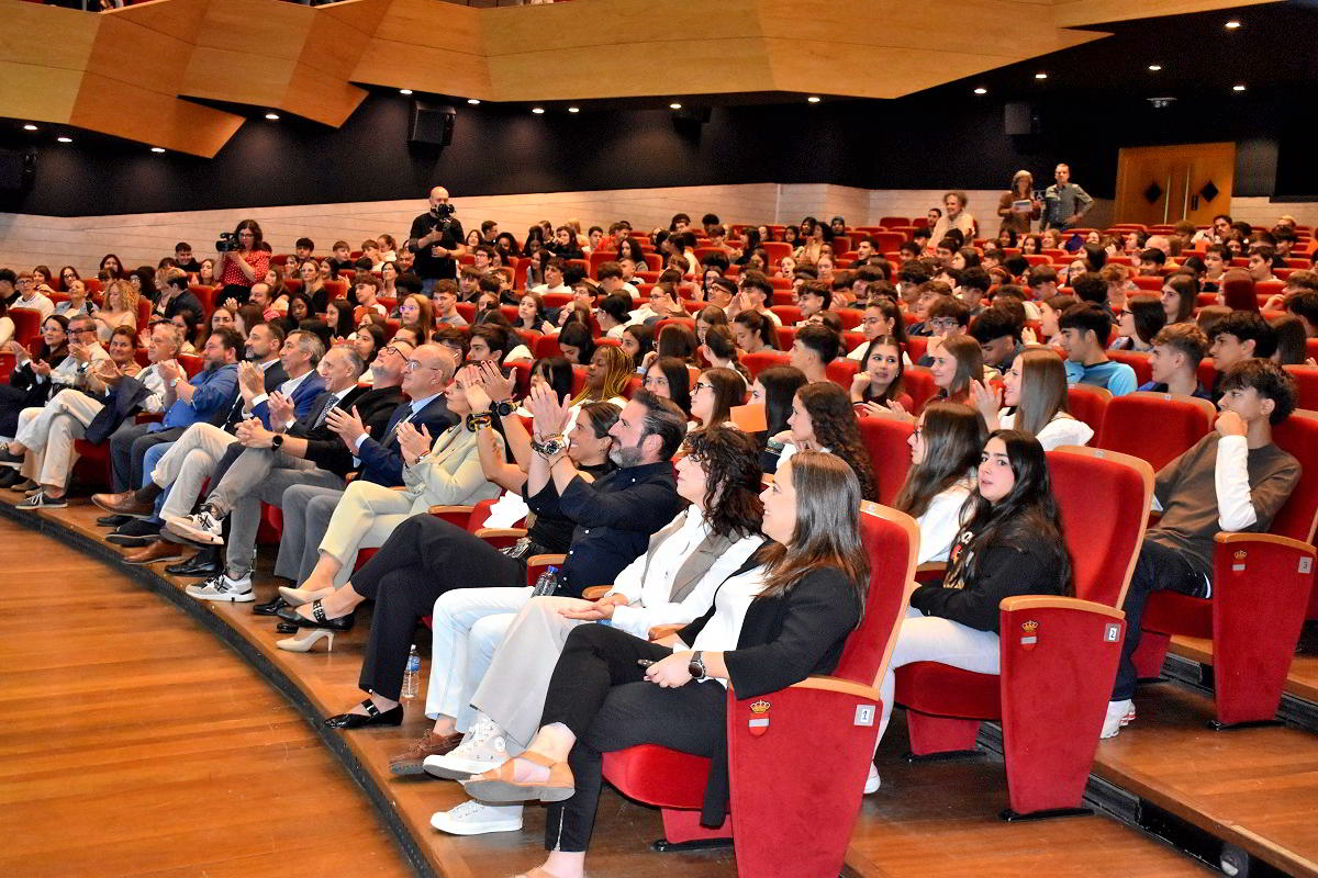 Superando Obstáculos Juveniles: Adolescencia y Valores en el Congreso de Puertollano 4 Superando Obstáculos Juveniles: Adolescencia y Valores en el Congreso de Puertollano 4