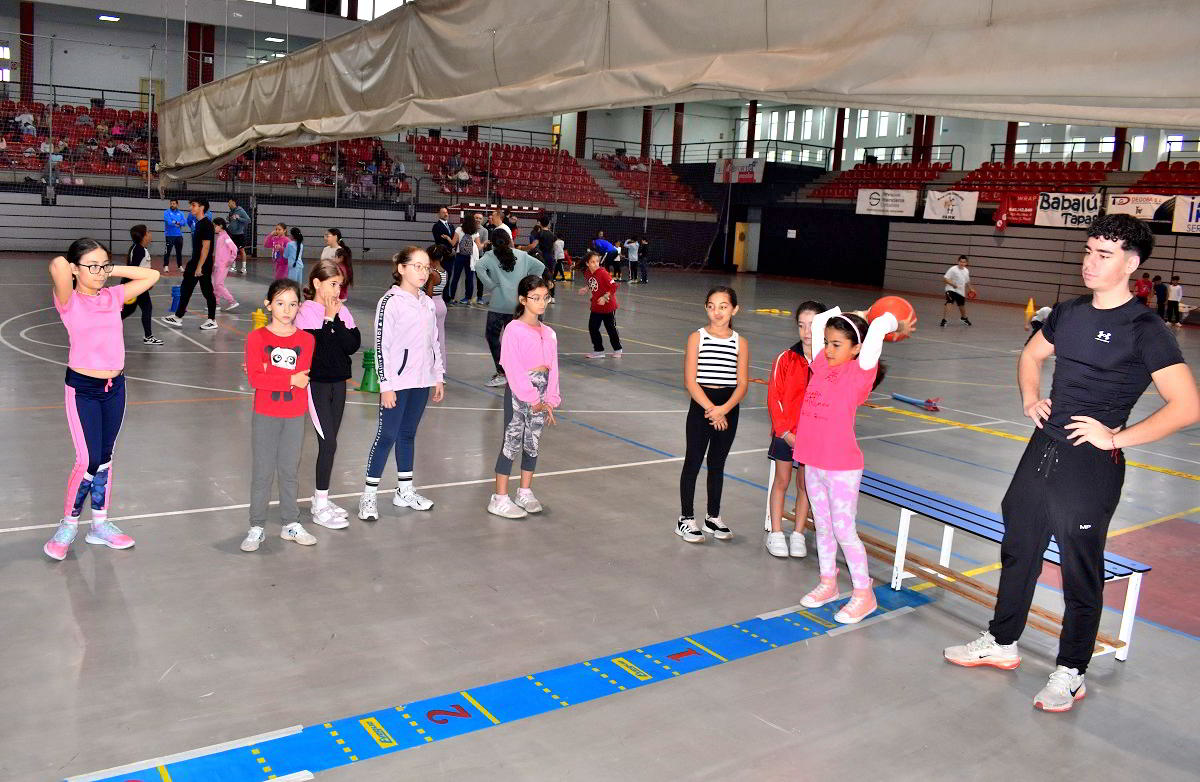 Atletismo y Diversión: Seiscientos Escolares Descubren el Deporte Jugando 3