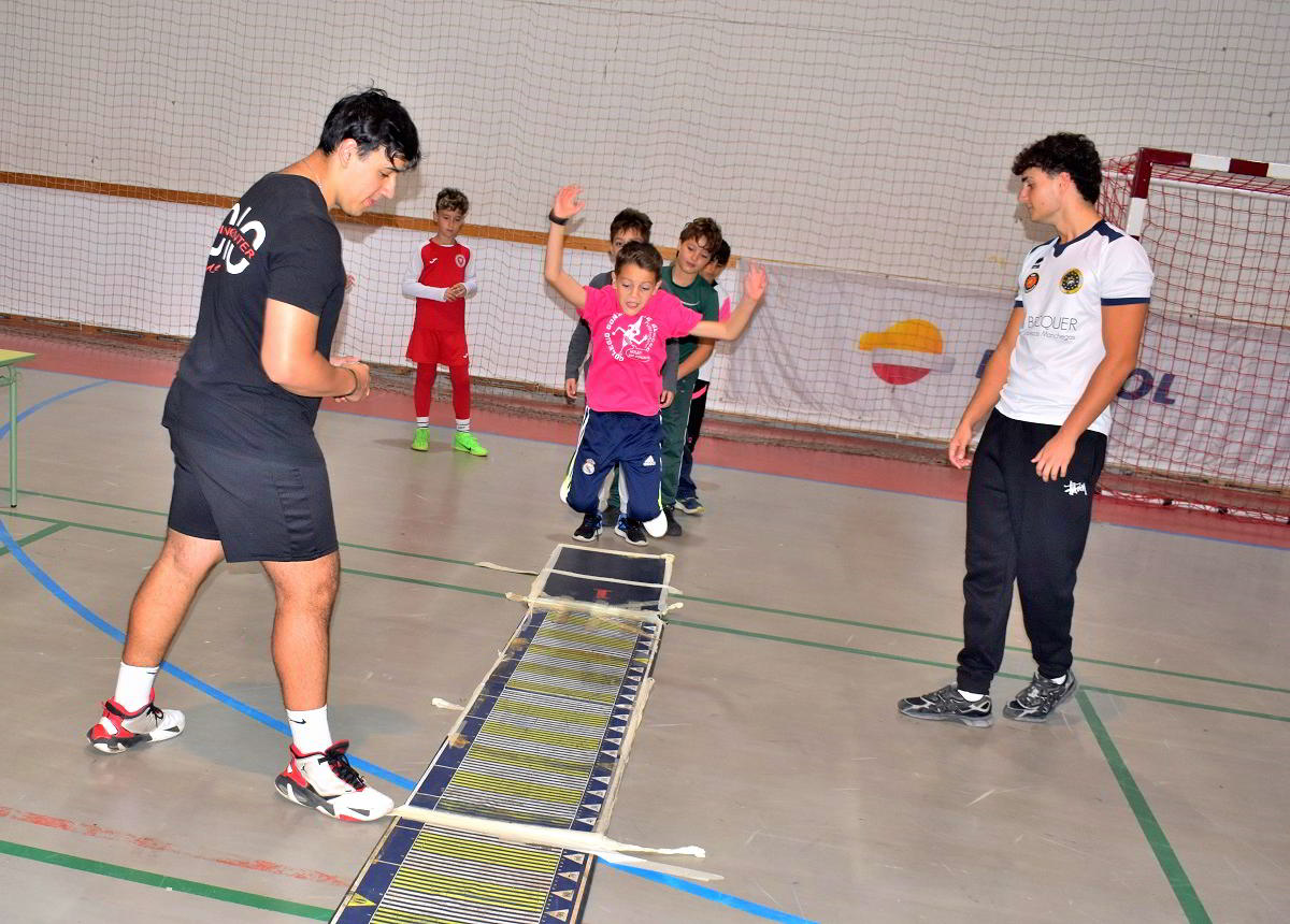 Atletismo y Diversión: Seiscientos Escolares Descubren el Deporte Jugando 5
