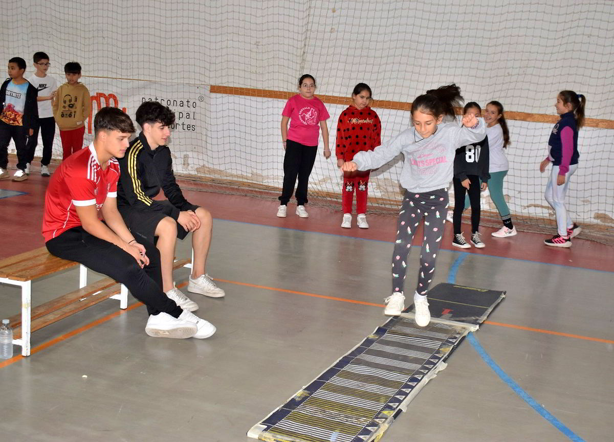 Atletismo y Diversión: Seiscientos Escolares Descubren el Deporte Jugando 11