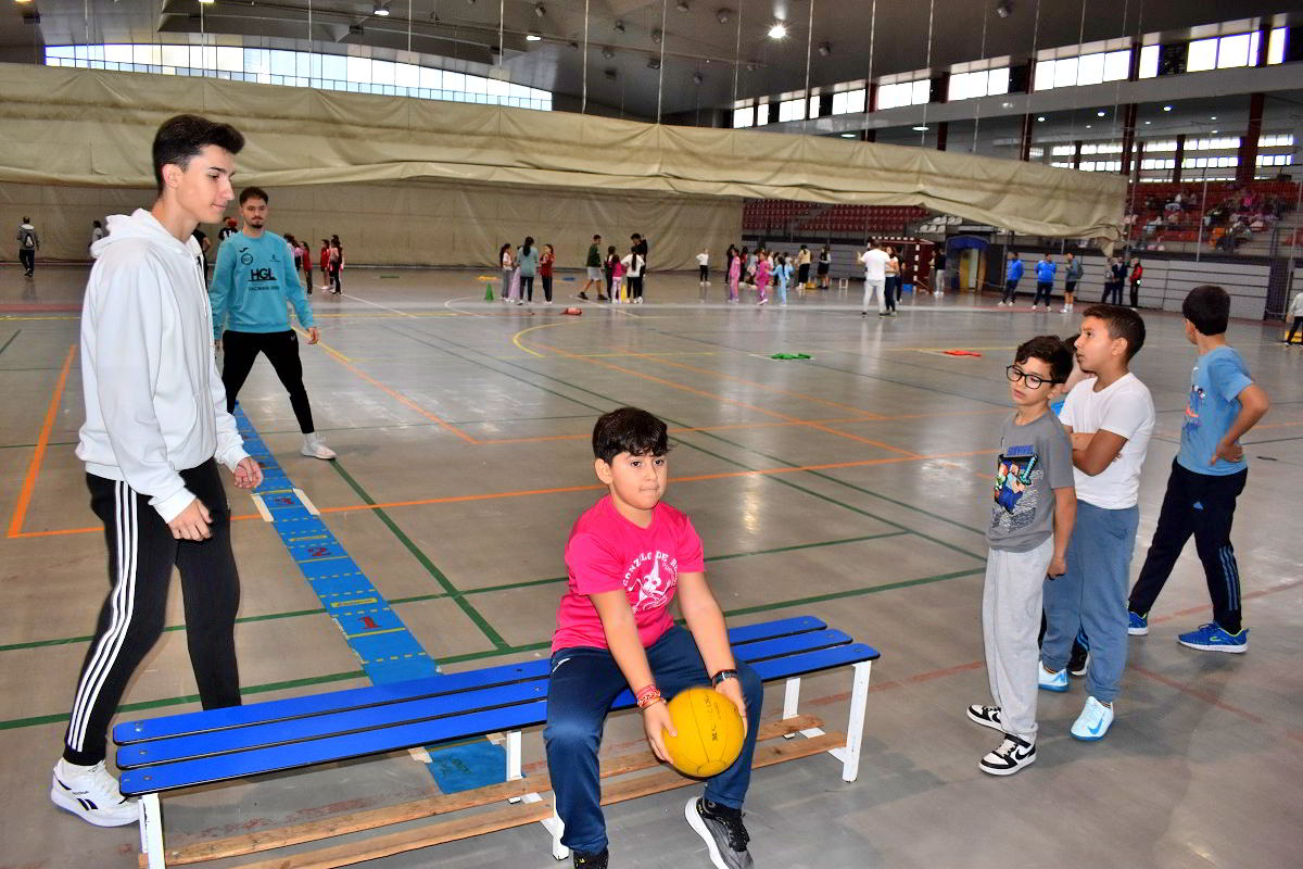 Atletismo y Diversión: Seiscientos Escolares Descubren el Deporte Jugando 7