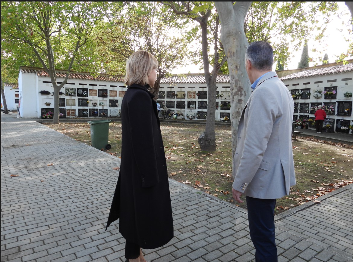 Homenaje Restringido: Prohibición de Rosas Blancas en la Puerta del Cementerio Según el Ayuntamiento 6 Homenaje Restringido: Prohibición de Rosas Blancas en la Puerta del Cementerio Según el Ayuntamiento 6