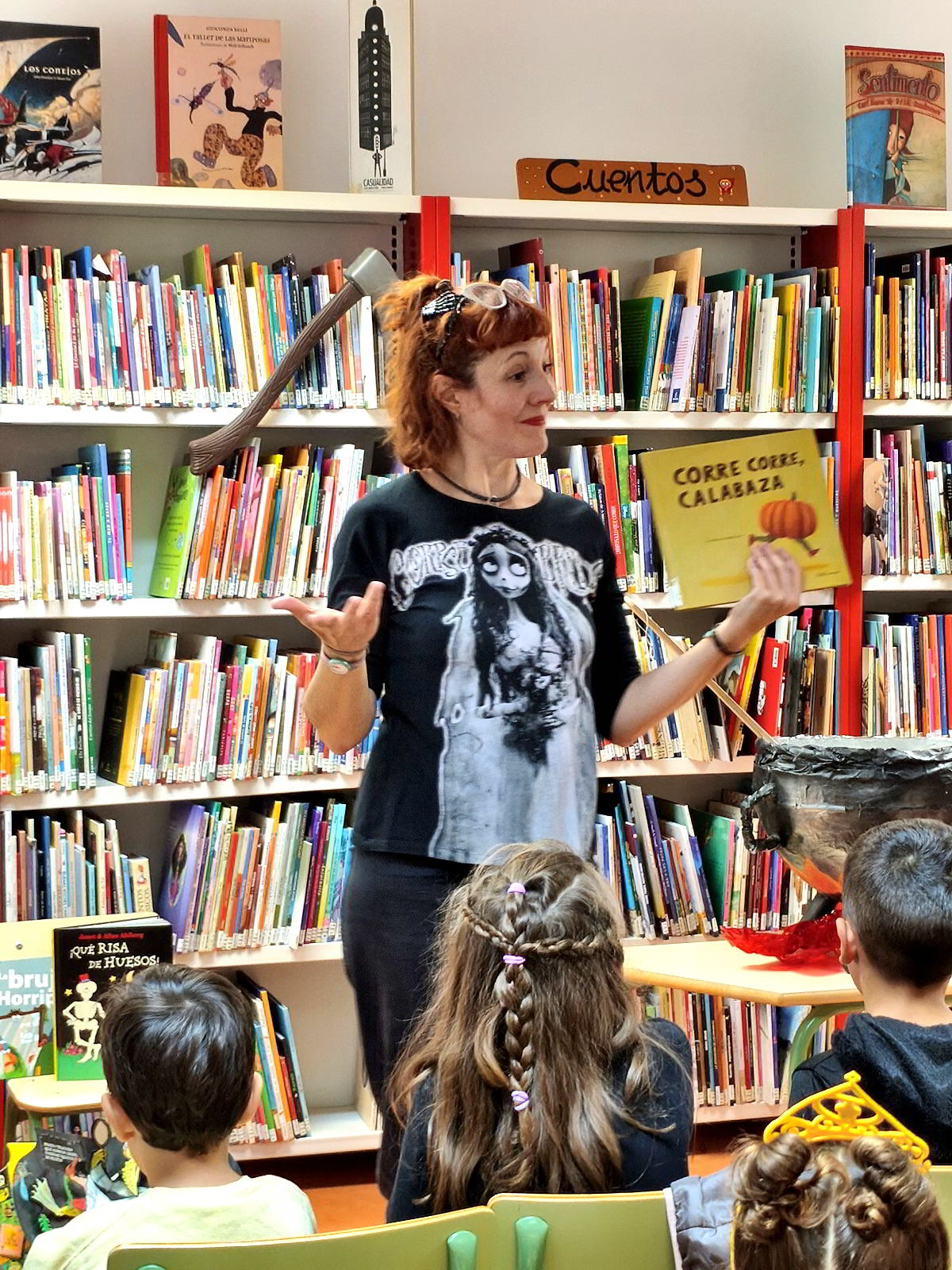 Encuentros Espeluznantes: Los Relatos de Ana Torres en la Noche de Brujas de la Biblioteca Infantil 2