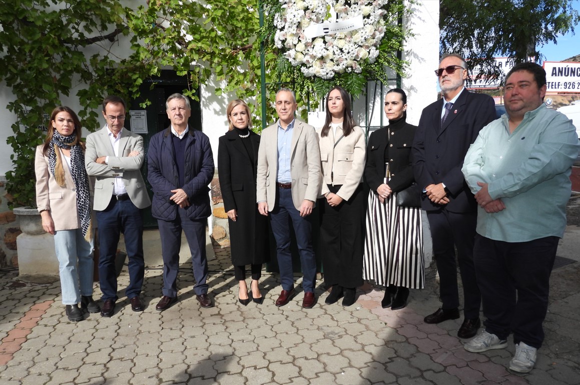 Homenaje Restringido: Prohibición de Rosas Blancas en la Puerta del Cementerio Según el Ayuntamiento 2 Homenaje Restringido: Prohibición de Rosas Blancas en la Puerta del Cementerio Según el Ayuntamiento 2