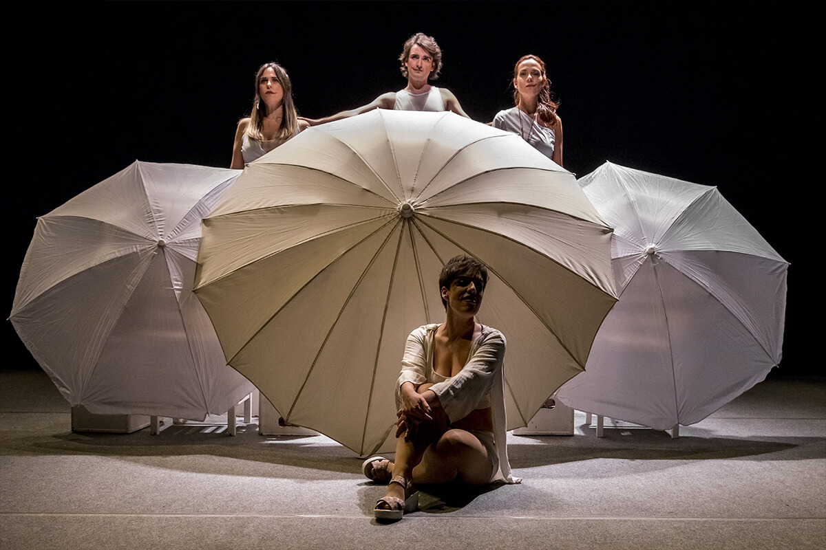 Desentrañando el Machismo y la Identidad Femenina en la Obra 'Con Tacones Entre Ortigas' 1 Desentrañando el Machismo y la Identidad Femenina en la Obra 'Con Tacones Entre Ortigas' 1