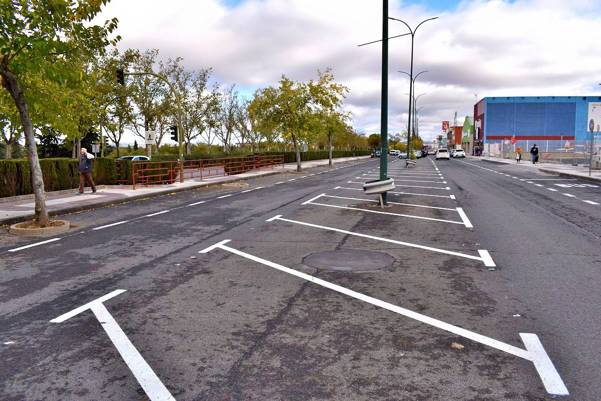 Mejoras en la Seguridad Vial: El Ayuntamiento Implementa Pintura en Pasos Peatonales, Rotondas y Señalización 1 Pintado de calles en Puertollano