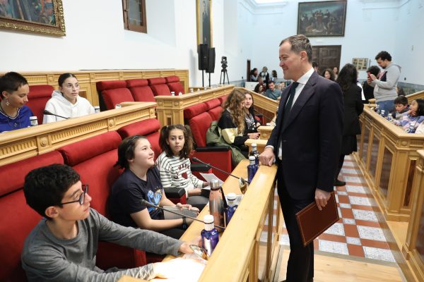 El alcalde de Toledo reafirma el compromiso con la infancia y anuncia iniciativas innovadoras para el uso responsable de la tecnología 9 Pleno infancia 1.20-11-25