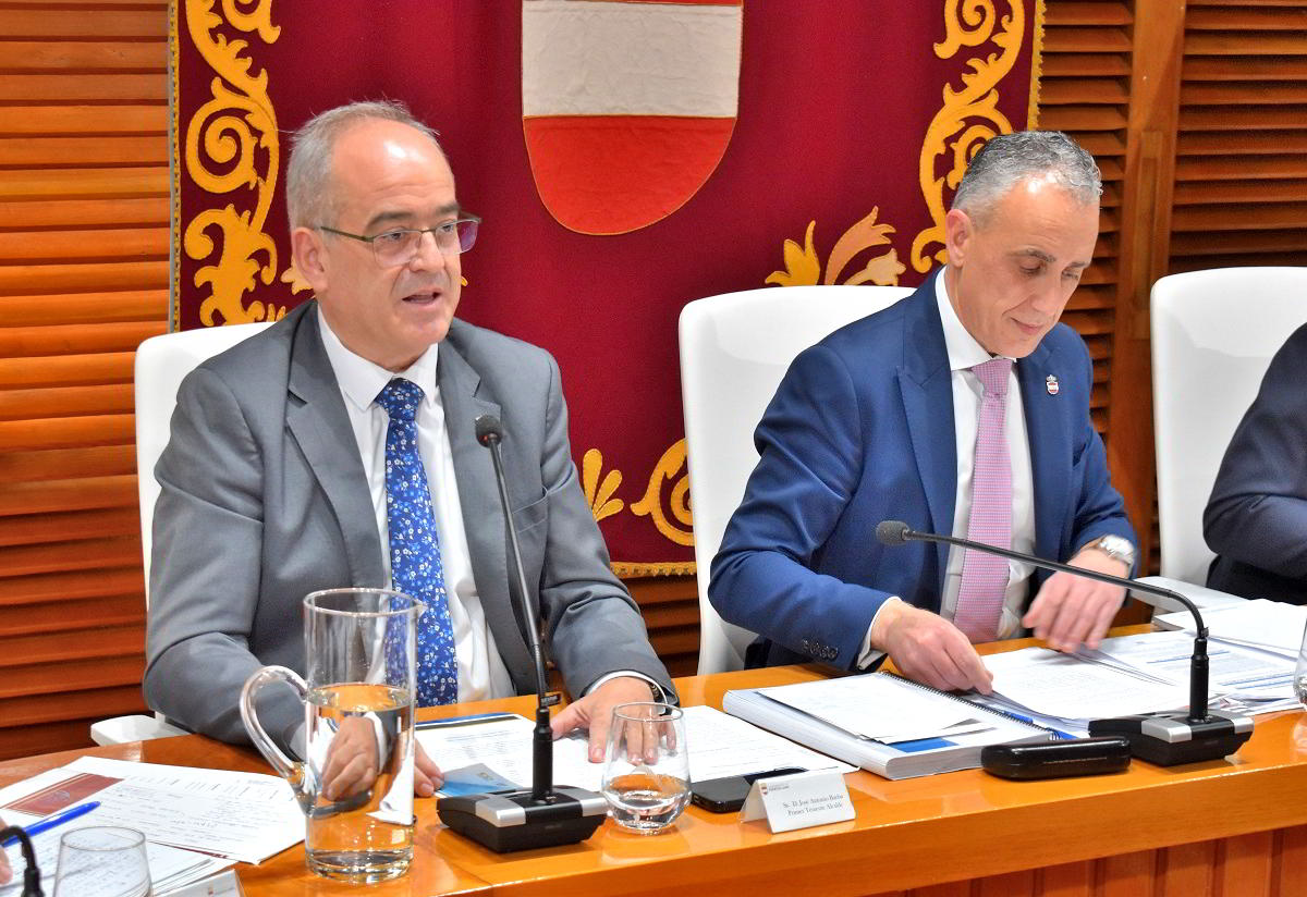 José Antonio Barba, concejal de seguridad detallando las novedades de la ordenanza