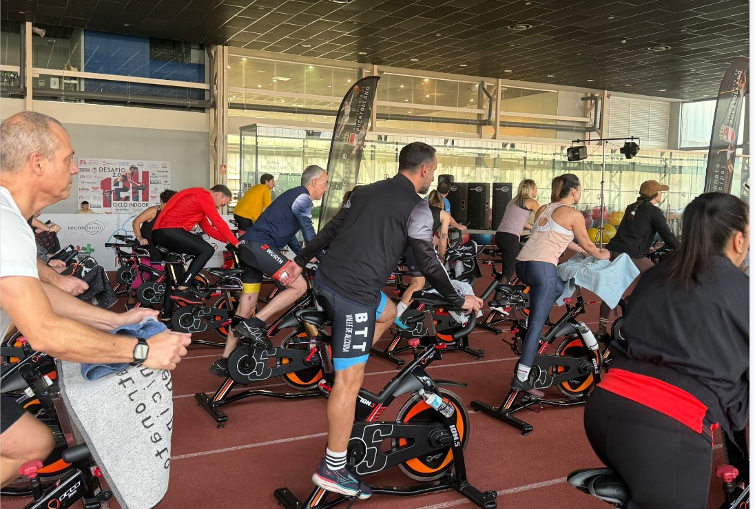 Medio millar de ciclistas unen fuerzas en el Segundo Desafío Ciclo Indoor 12 Horas 2.0 por la Solidaridad 2 Medio millar de ciclistas unen fuerzas en el Segundo Desafío Ciclo Indoor 12 Horas 2.0 por la Solidaridad 2