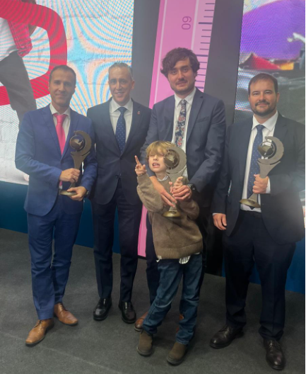 Alcalde de Puertollano celebra el talento educativo local en la Gala Regional del Día de la Enseñanza en Consuegra 2