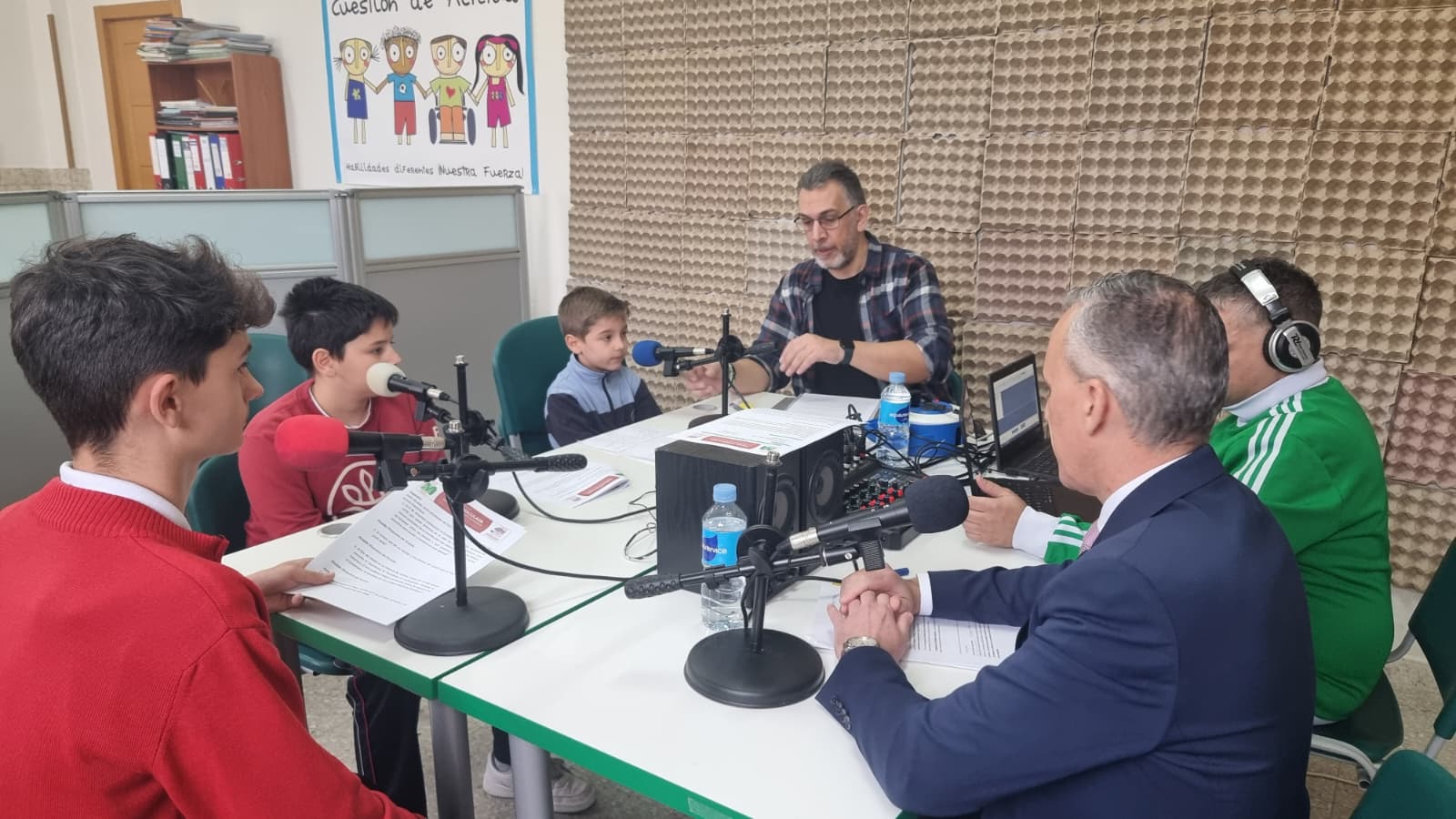 Diálogo abierto: El alcalde atiende las inquietudes de los estudiantes del Colegio María Inmaculada 1
