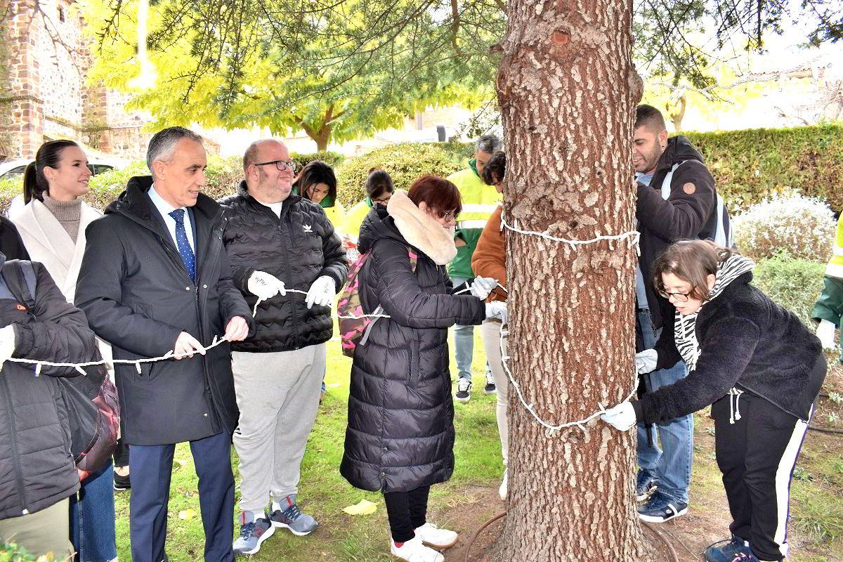 Iluminando la Comunidad: La Colaboración de la Fundación Fuente Agria y Fertiberia Embellece la Parroquia de la Asunción 1