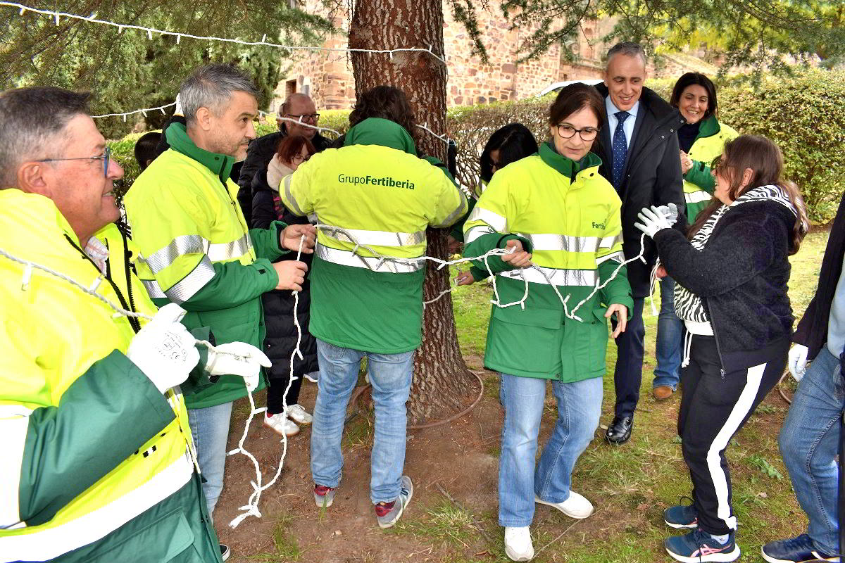 Iluminando la Comunidad: La Colaboración de la Fundación Fuente Agria y Fertiberia Embellece la Parroquia de la Asunción 5
