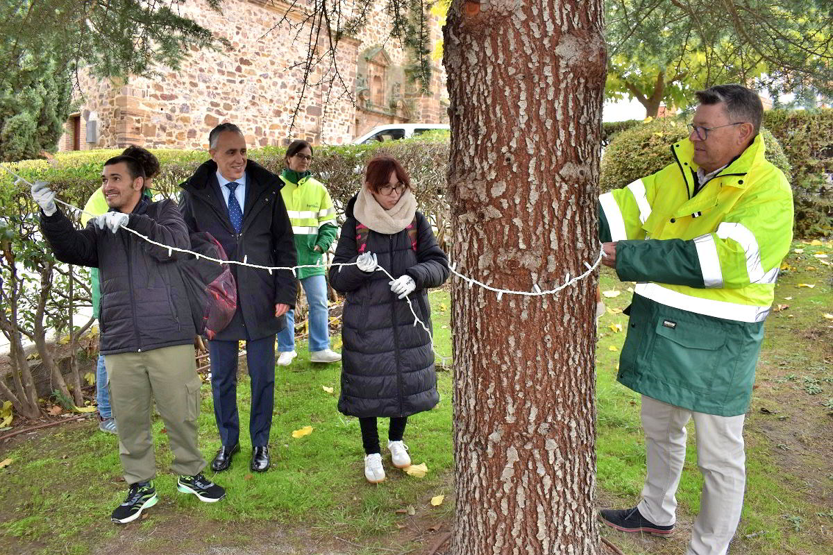 Iluminando la Comunidad: La Colaboración de la Fundación Fuente Agria y Fertiberia Embellece la Parroquia de la Asunción 4