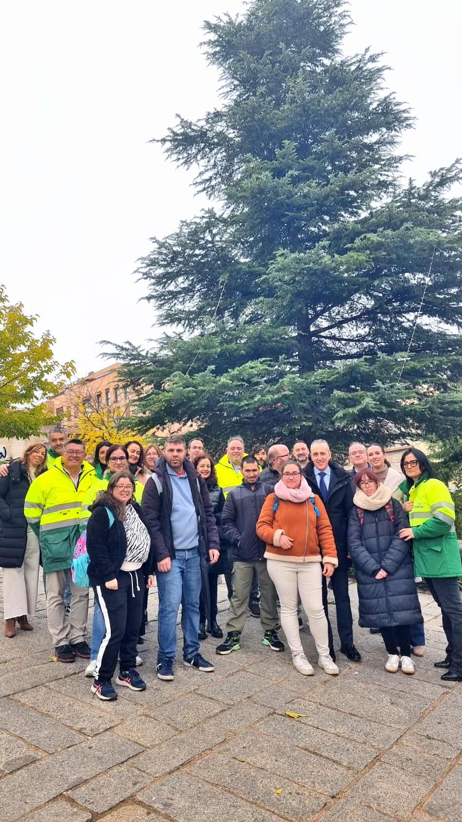 Iluminando la Comunidad: La Colaboración de la Fundación Fuente Agria y Fertiberia Embellece la Parroquia de la Asunción 7