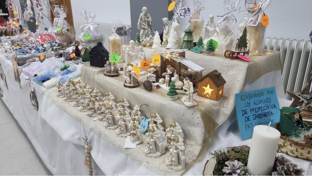 Mercadillo Navideño de Cáritas: Un Portal a la Solidaridad en Estas Fiestas 3