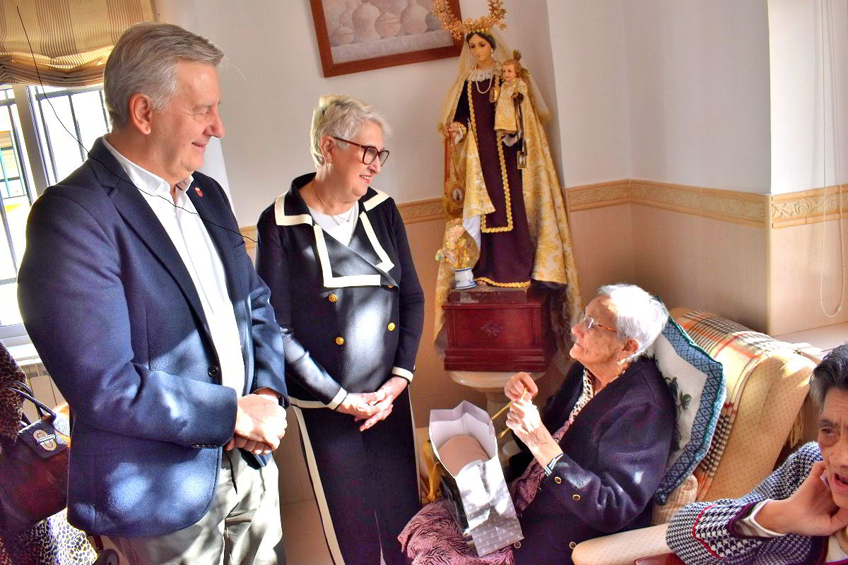 Jenara Sánchez Molina es agasajada en la celebración de su centenario 2 Jenara Sánchez Molina es agasajada en la celebración de su centenario 2