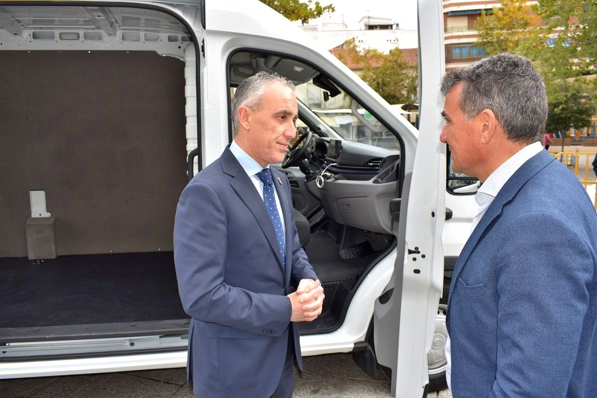 El Ayuntamiento Renueva la Flota de Vehículos para Fortalecer los Servicios de Mantenimiento y Pintura Urbana 1 El Ayuntamiento Renueva la Flota de Vehículos para Fortalecer los Servicios de Mantenimiento y Pintura Urbana 1