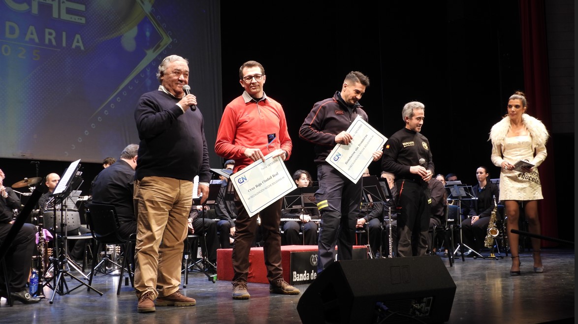 Homenaje a la dedicación y valentía: Gala de Ciudad Noticias reconoce la labor de bomberos, Cruz Roja y María Luisa Cabañero 3 Homenaje a la dedicación y valentía: Gala de Ciudad Noticias reconoce la labor de bomberos, Cruz Roja y María Luisa Cabañero 3
