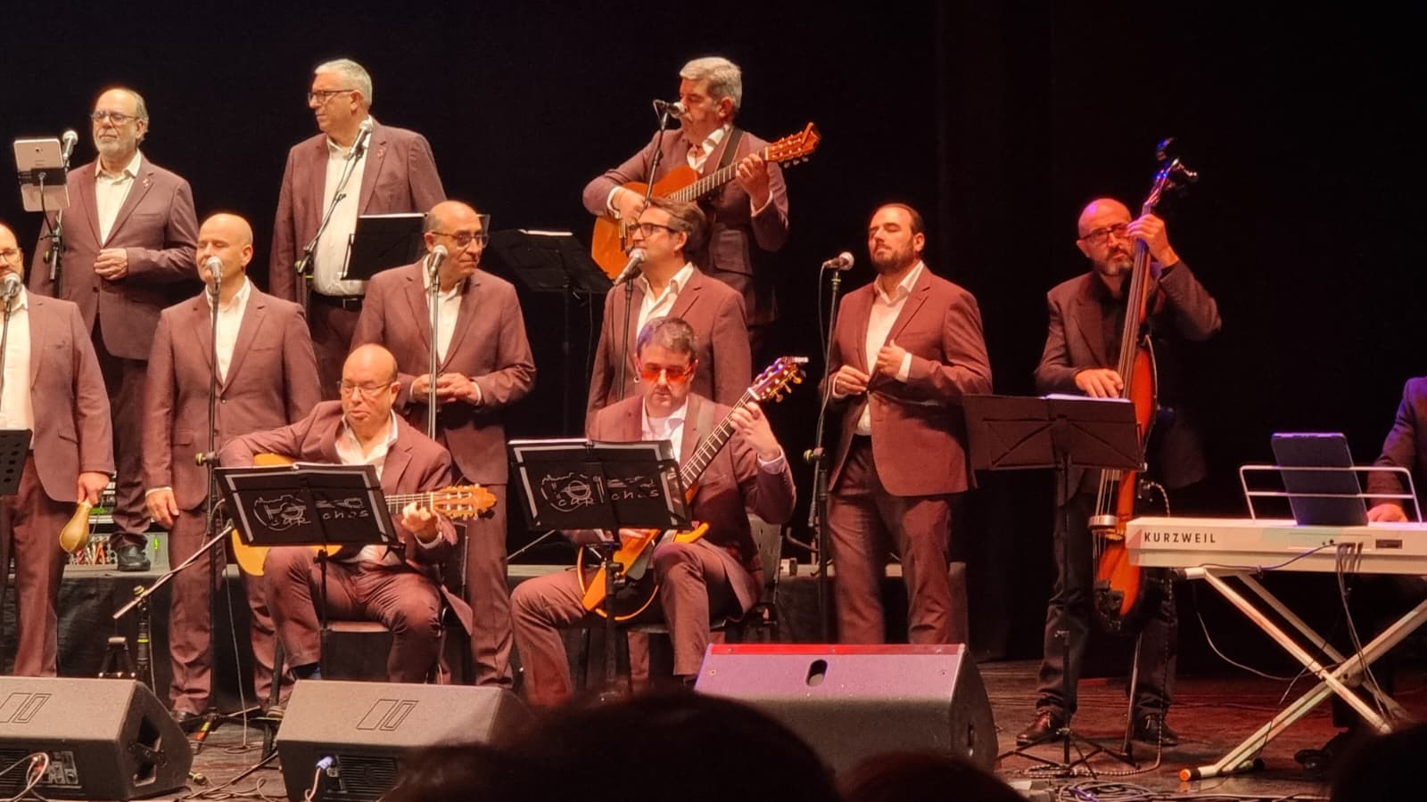 Delicias Inesperadas: Capachos Encantan en Actuación de Diciembre 1 Delicias Inesperadas: Capachos Encantan en Actuación de Diciembre 1