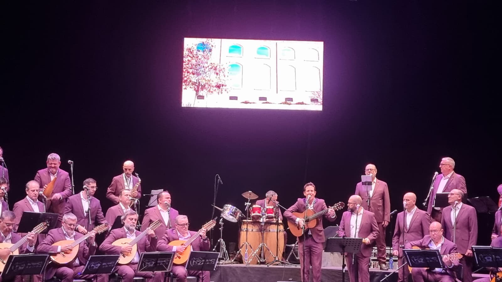 Delicias Inesperadas: Capachos Encantan en Actuación de Diciembre 4 Delicias Inesperadas: Capachos Encantan en Actuación de Diciembre 4