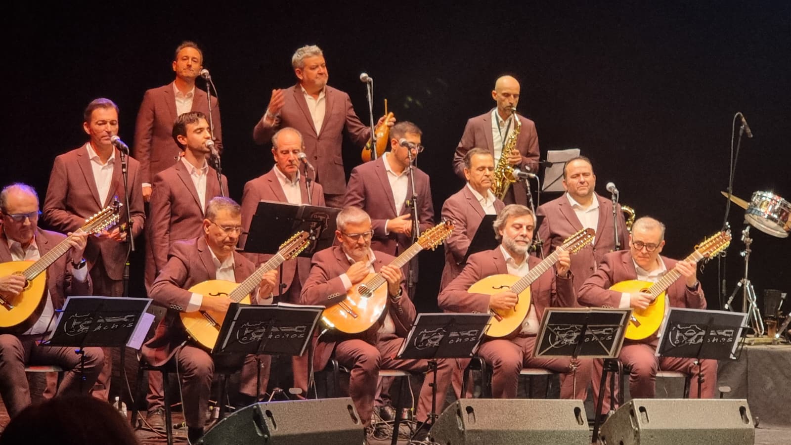 Delicias Inesperadas: Capachos Encantan en Actuación de Diciembre 2 Delicias Inesperadas: Capachos Encantan en Actuación de Diciembre 2