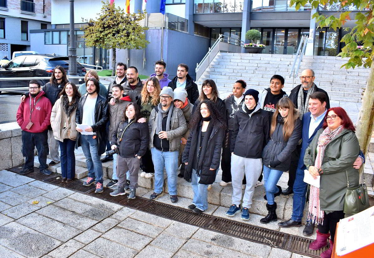 Miguel Rellán aporta su talento a ritmo de swing en el vibrante anuncio del festival de cine de Puertollano «La mañana más corta» 1