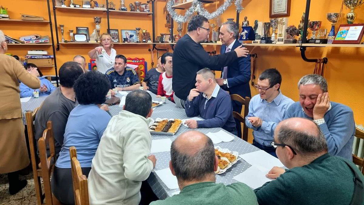 Felicidades festivas con Miguel Ángel Ruiz en la Tarde de Merienda Navideña de la Asociación Aldabón 3 Felicidades festivas con Miguel Ángel Ruiz en la Tarde de Merienda Navideña de la Asociación Aldabón 3