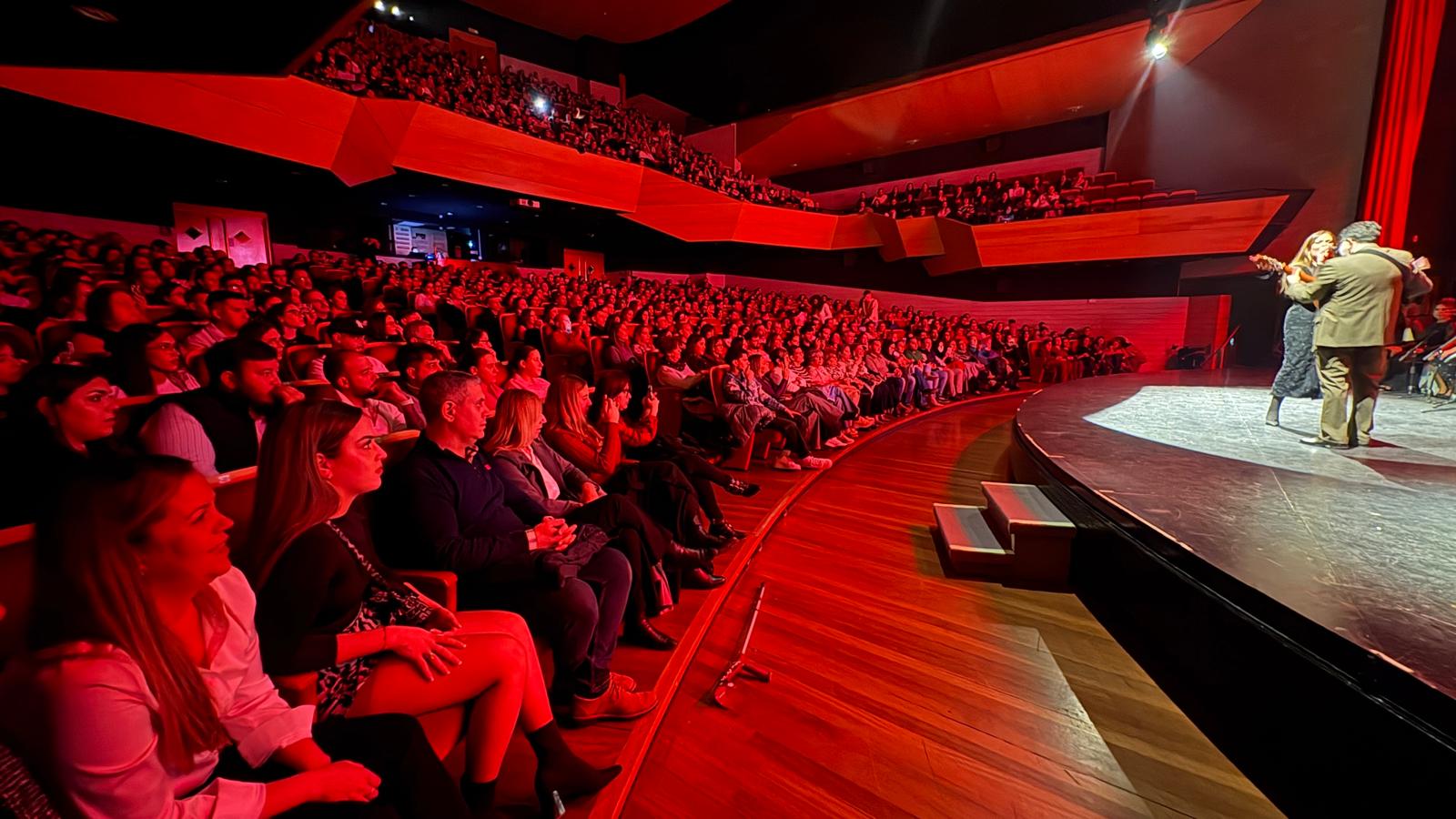 Éxito rotundo en Puertollano: el Auditorio se rinde ante la zambomba navideña de “Así canta Jerez por Navidad” 5