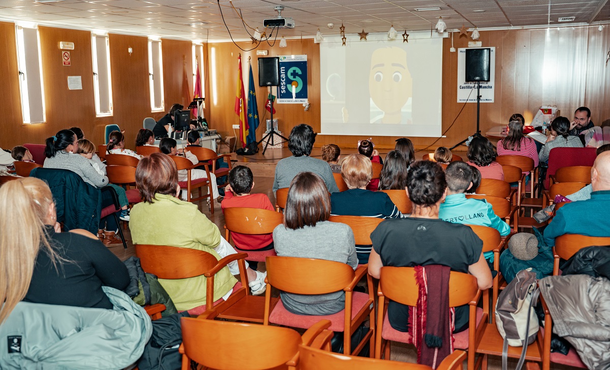 Santa Ana Films Ilumina la Gran Pantalla para los Pequeños Héroes y el Equipo del Hospital Santa Bárbara 1