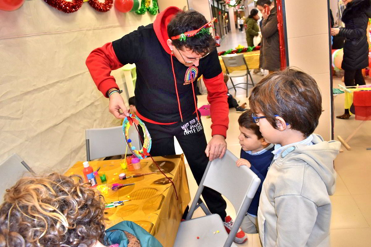 Diversión Navideña para los Más Pequeños: Ludoteca y Talleres Creativos en el Mercado Municipal 3