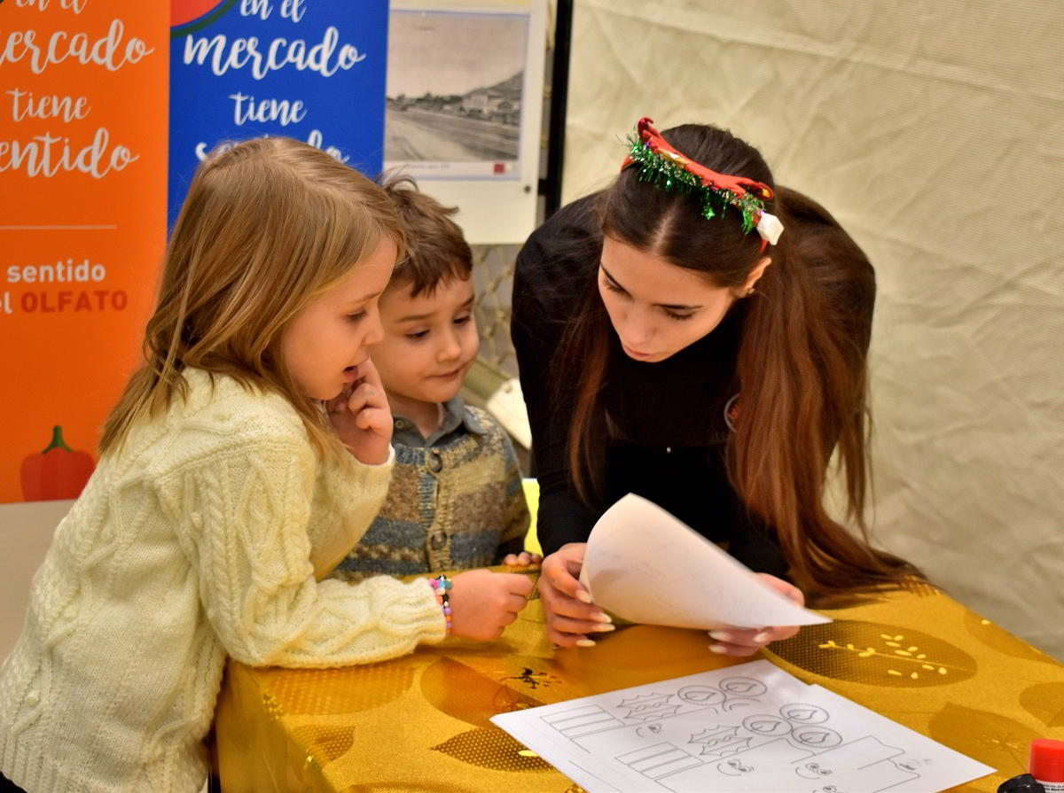 Diversión Navideña para los Más Pequeños: Ludoteca y Talleres Creativos en el Mercado Municipal 4