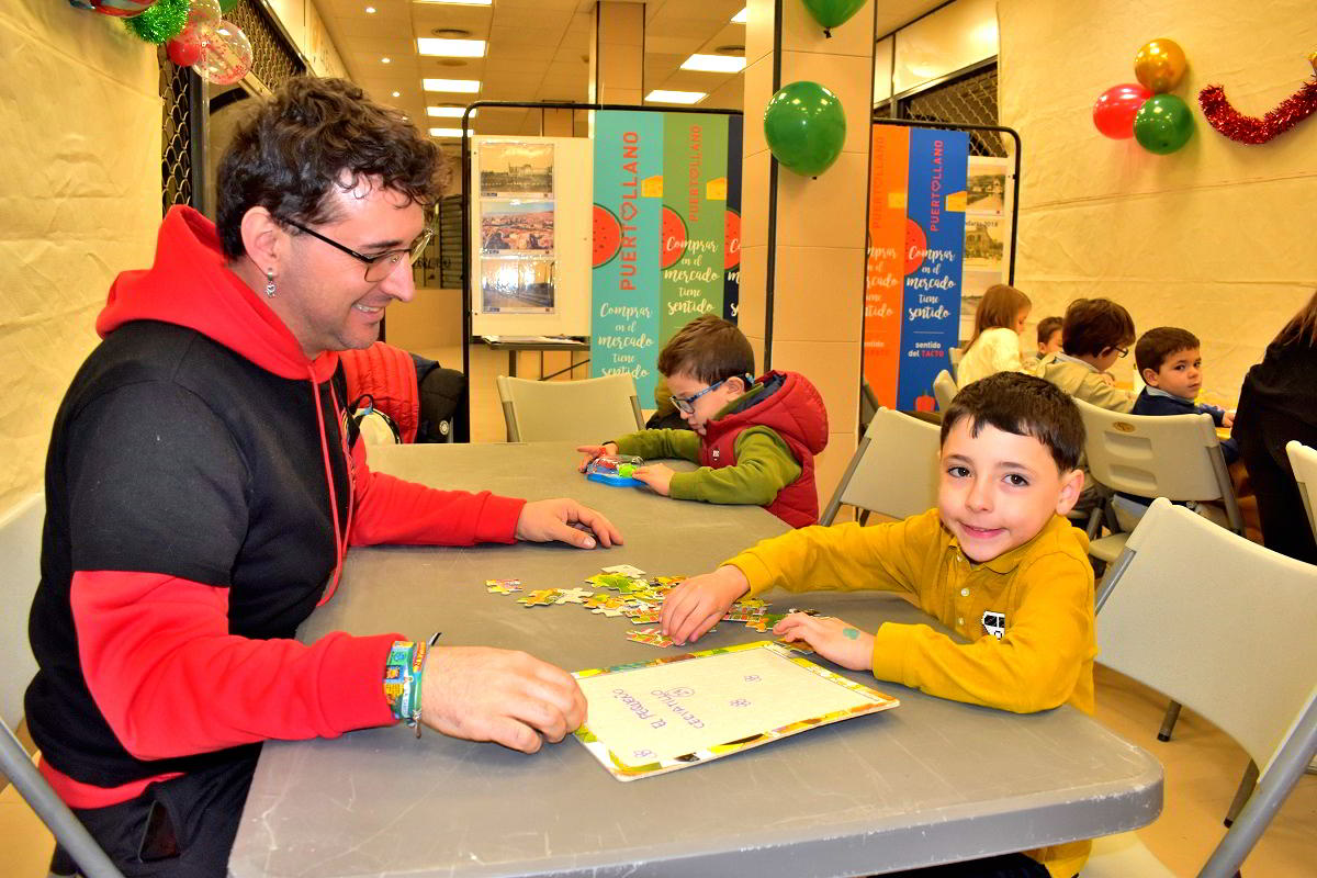 Diversión Navideña para los Más Pequeños: Ludoteca y Talleres Creativos en el Mercado Municipal 5