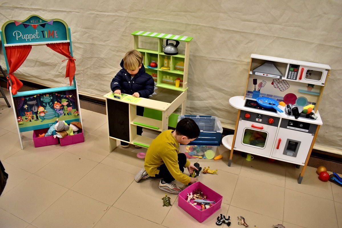 Diversión Navideña para los Más Pequeños: Ludoteca y Talleres Creativos en el Mercado Municipal 6