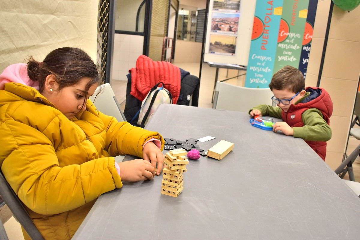 Diversión Navideña para los Más Pequeños: Ludoteca y Talleres Creativos en el Mercado Municipal 7