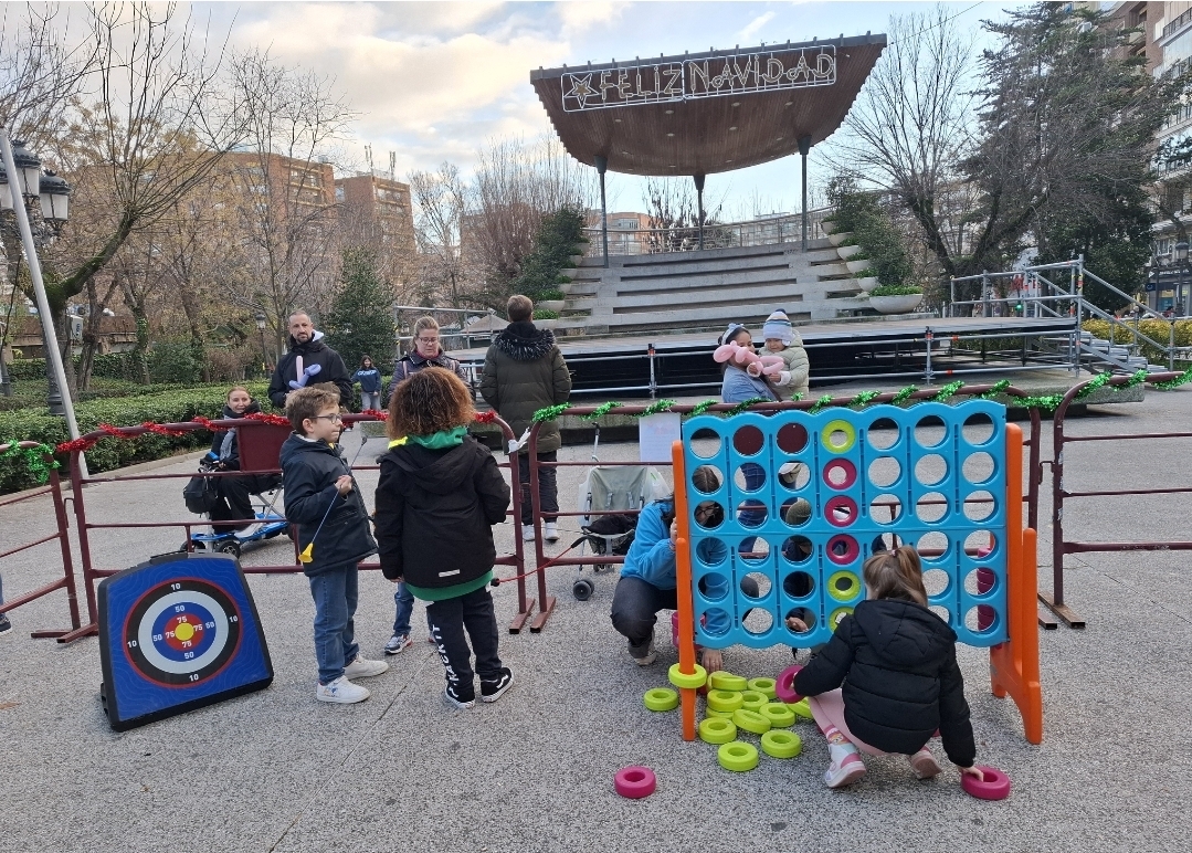 Fiesta Navideña Infantil: Diversión y Aprendizaje en la Carpa del Paseo 1