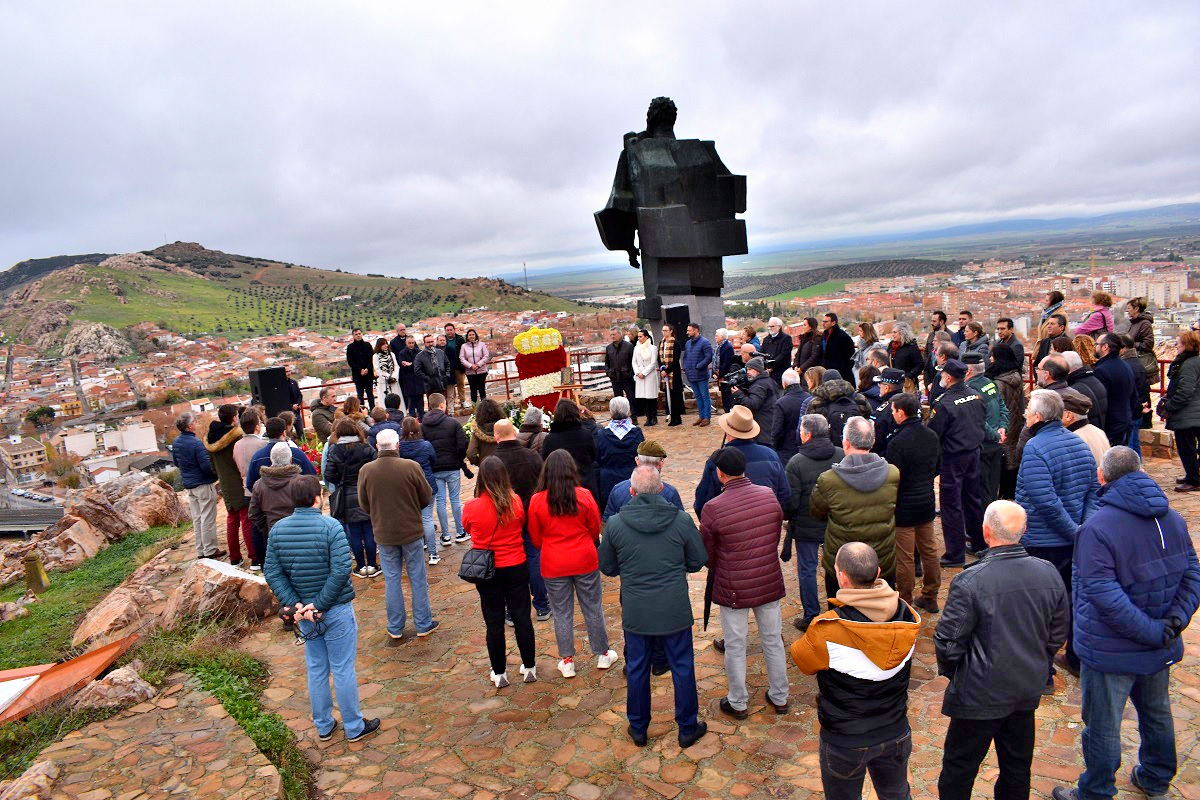 Homenaje a los Mineros de Puertollano: Ceremonia de Ofrenda Floral en el Cerro de Santa Ana 1 Homenaje a los Mineros de Puertollano: Ceremonia de Ofrenda Floral en el Cerro de Santa Ana 1