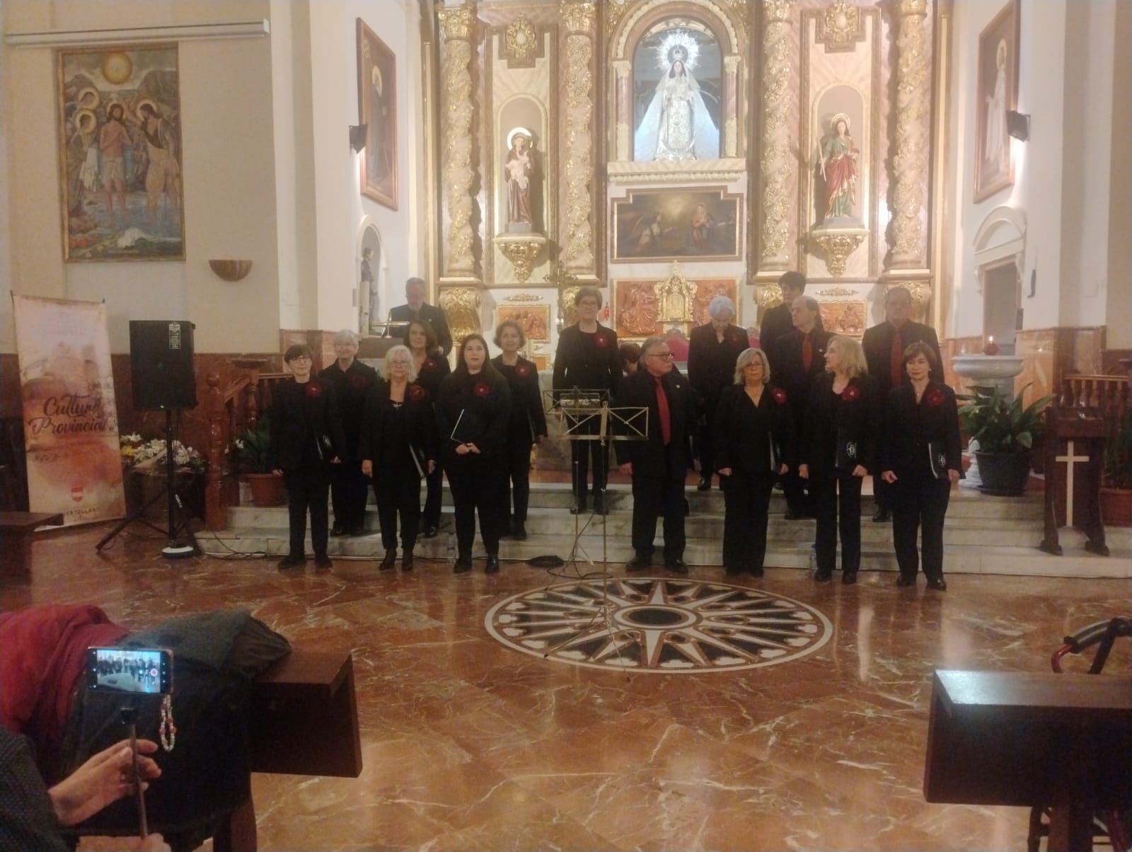 La Parroquia de Nuestra Señora de Gracia se Ilumina con el Encanto de la Navidad al Ritmo de la Coral Polifónica de Puertollano 1